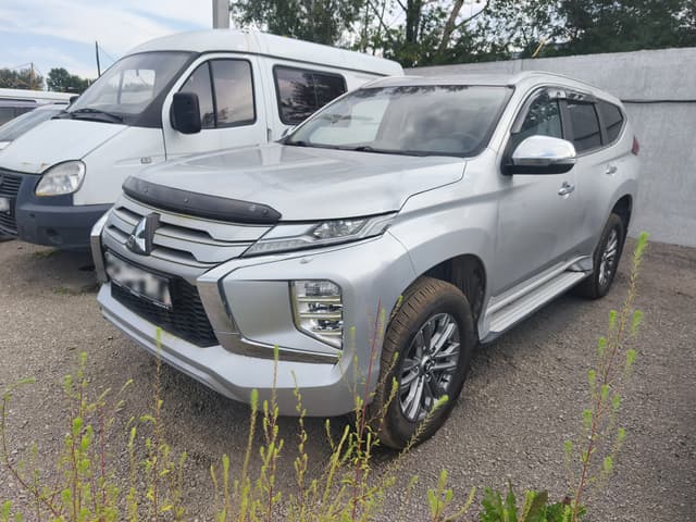Mitsubishi Pajero Sport - 1