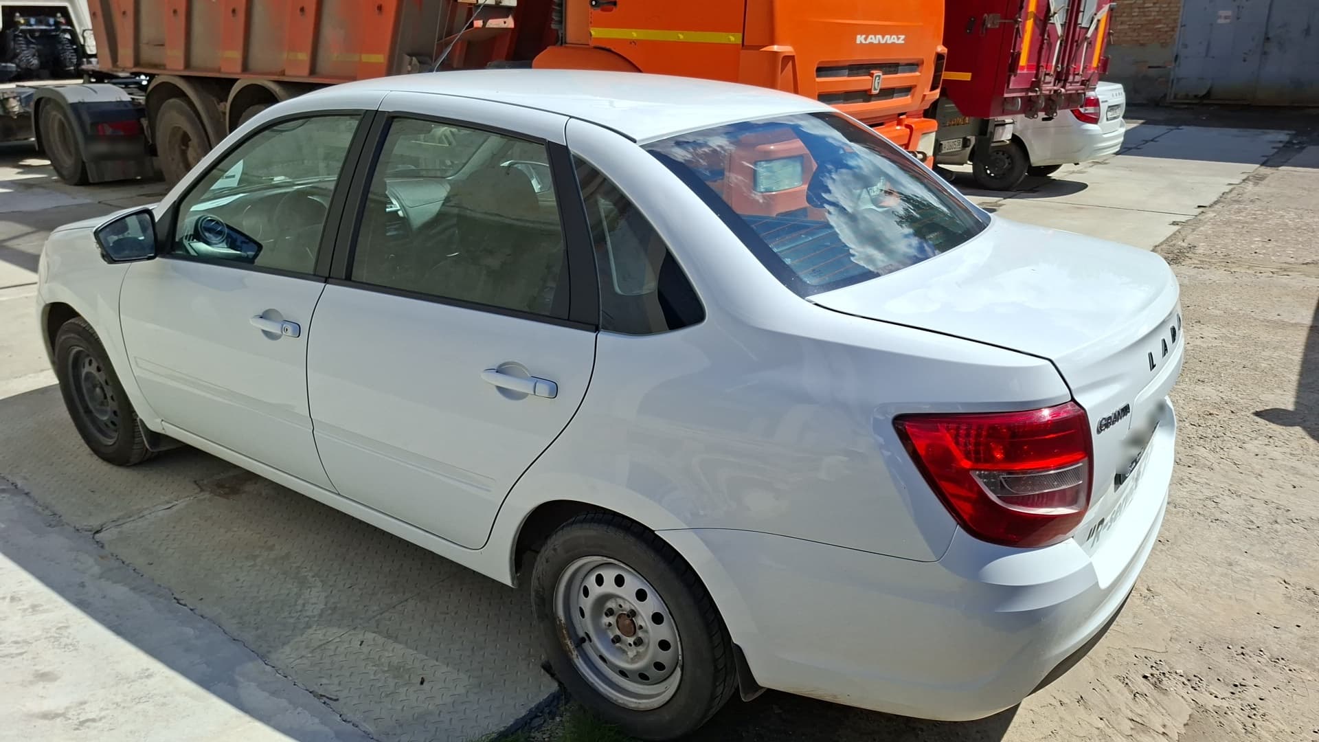 Lada Granta седан - 4