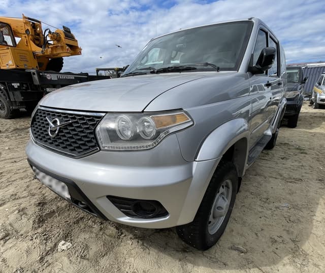 UAZ Pickup - 1