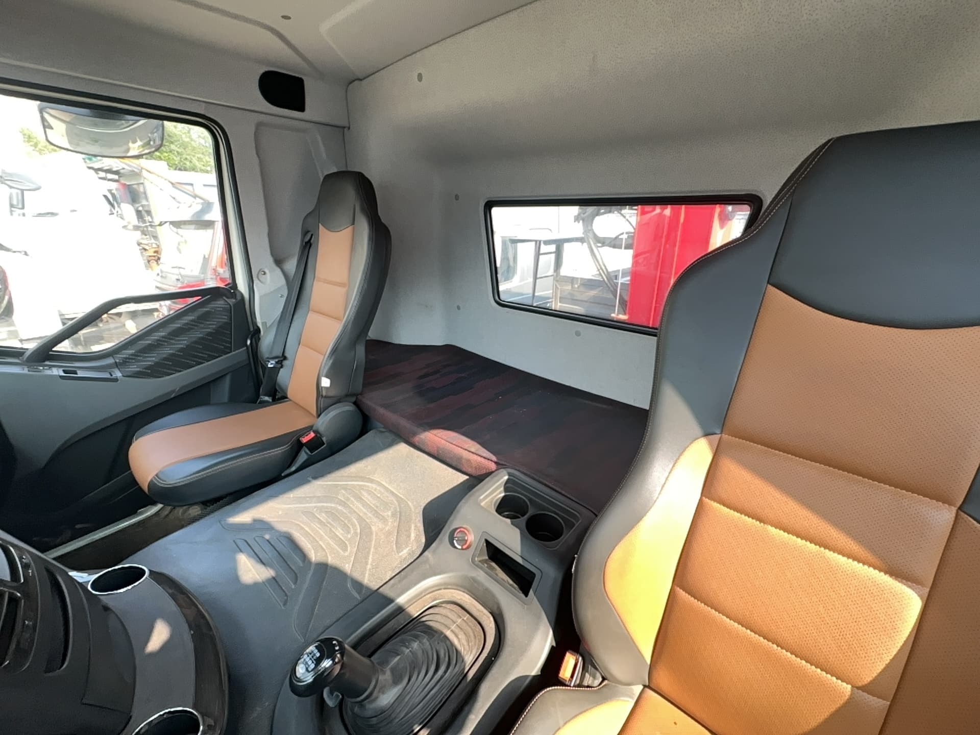 Завод Спецмаш SM04* на шасси FAW CA 3250 6X4 Бортовой с КМУ - 9