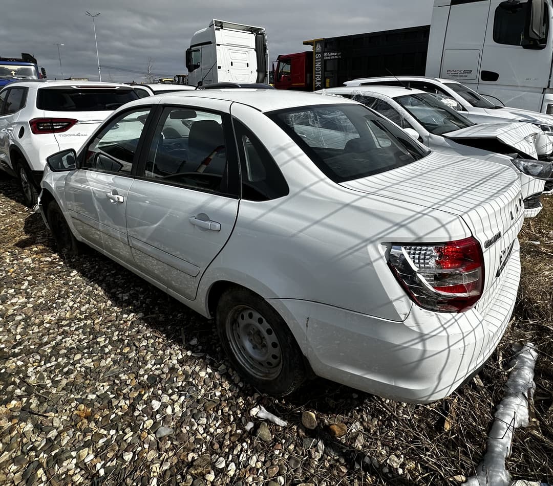Lada Granta седан - 4