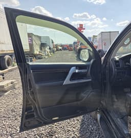 Toyota Land Cruiser 200 - 8