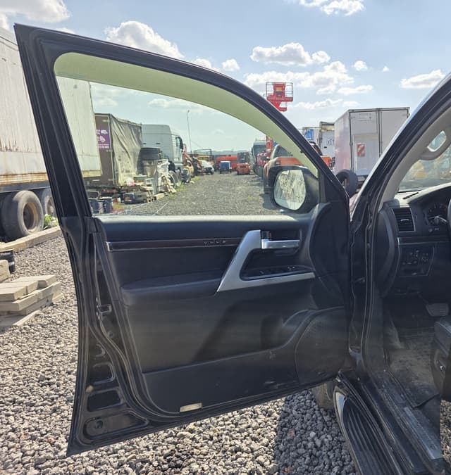 Toyota Land Cruiser 200 - 8