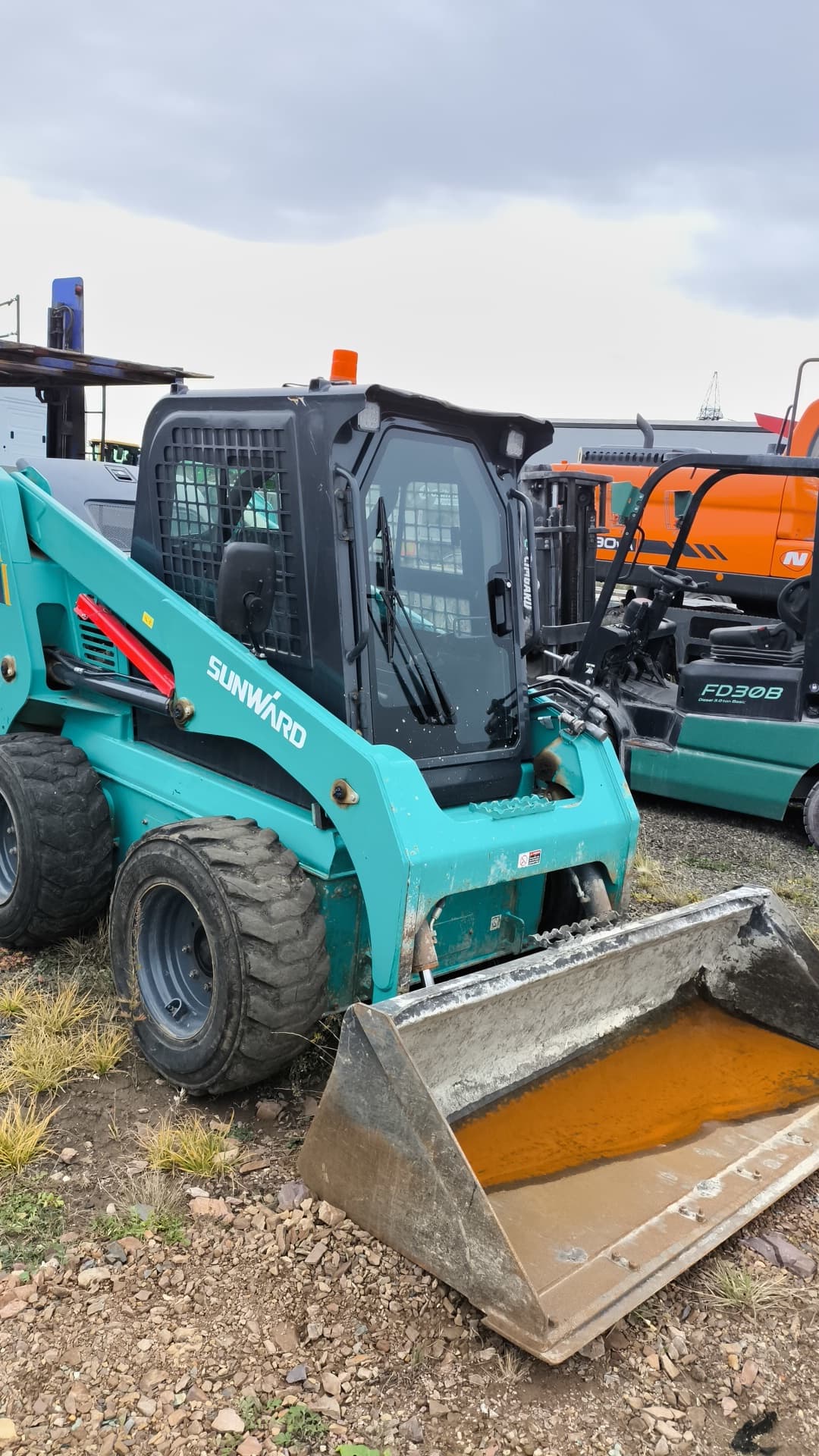 Sunward SWL3220 Мини погрузчик - 2