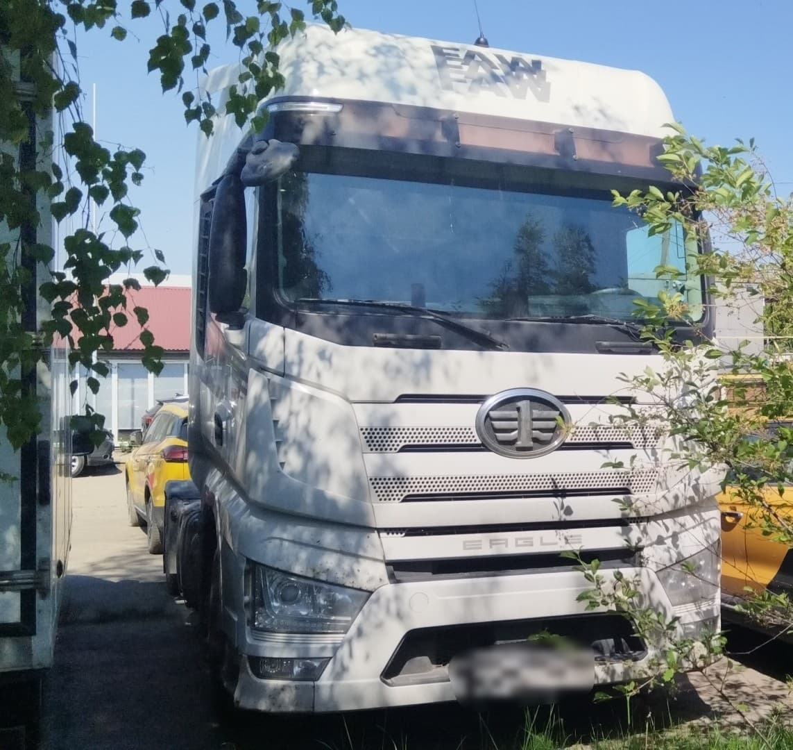 FAW J7 4x2 Седельный тягач - 2
