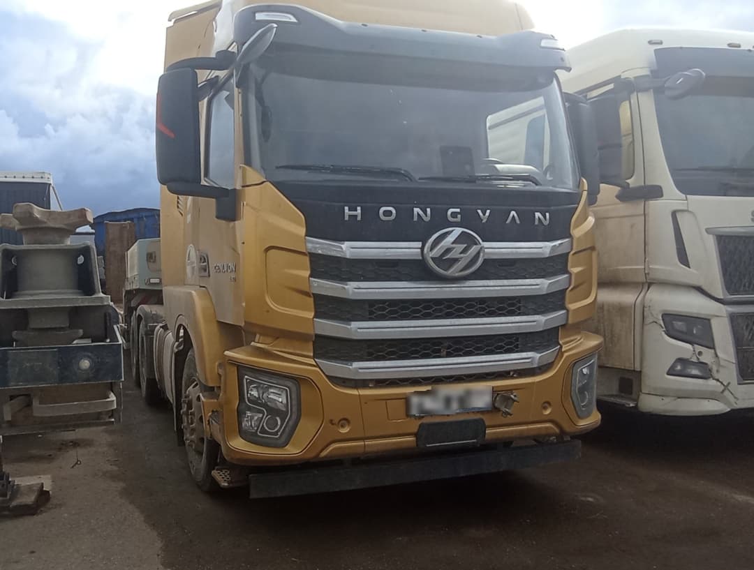 Hongyan CQ* 6x4 Седельный тягач - 2