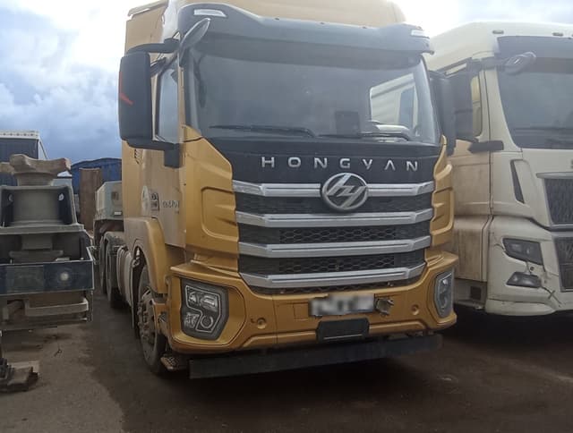 Hongyan CQ* 6x4 Седельный тягач - 2
