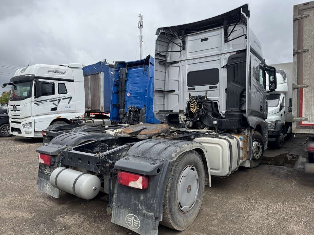 FAW J7 4x2 Седельный тягач - 3