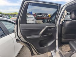 Mitsubishi Pajero Sport - 8