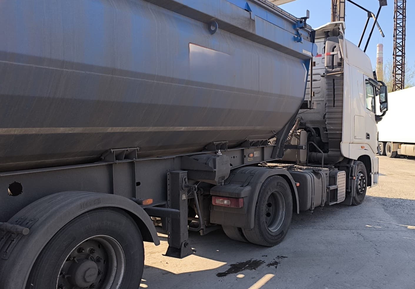 Dongfeng DFH 4x2 Седельный тягач - 3