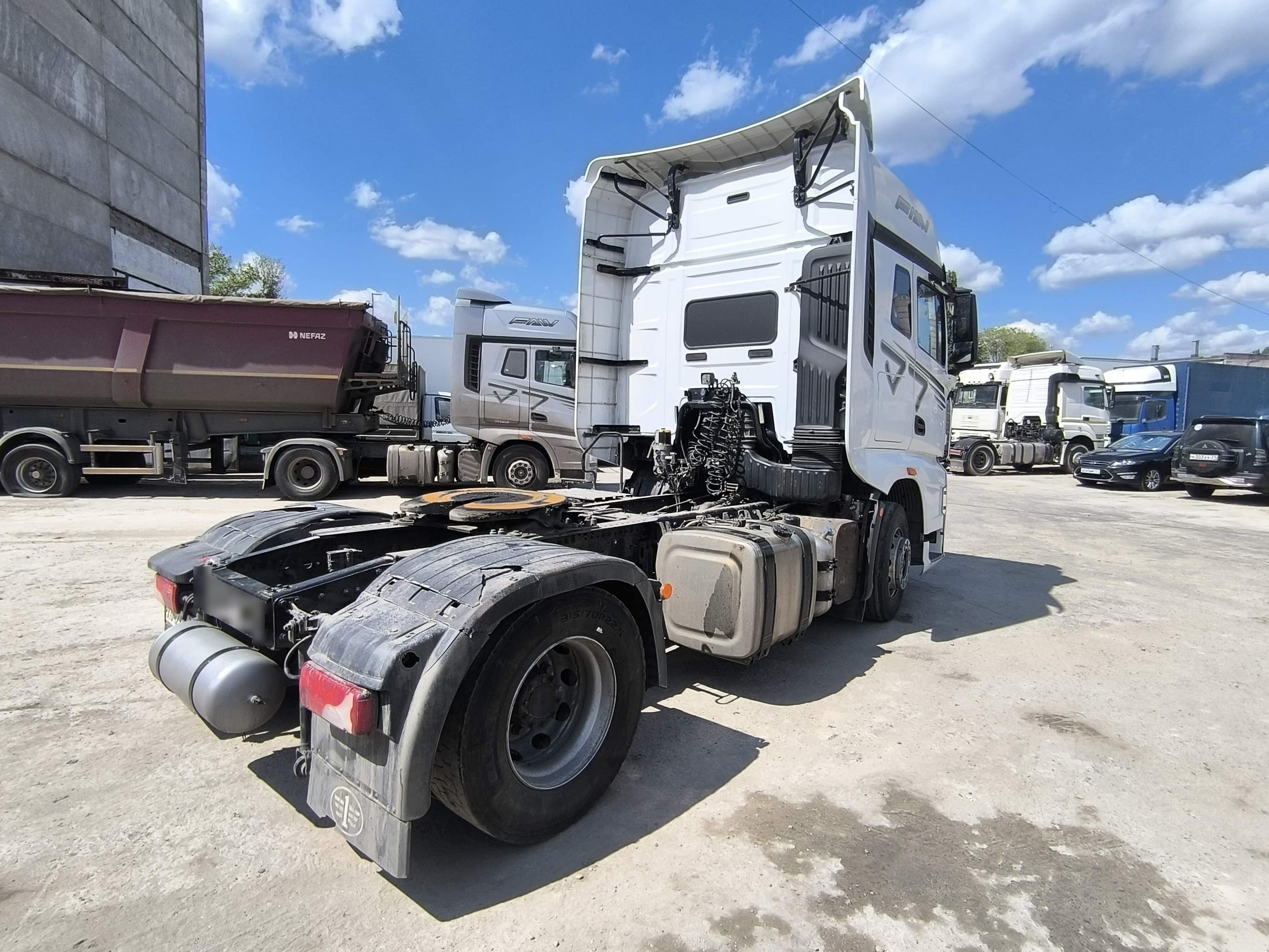 FAW J7 4x2 Седельный тягач - 3