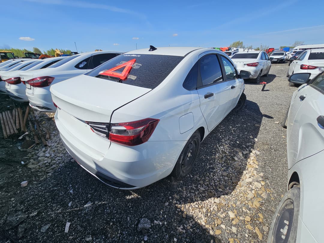 Lada Vesta седан - 3