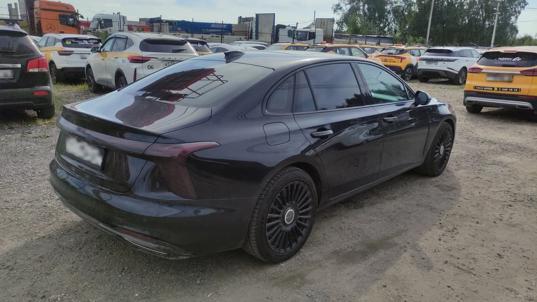 Hongqi H5 - 3