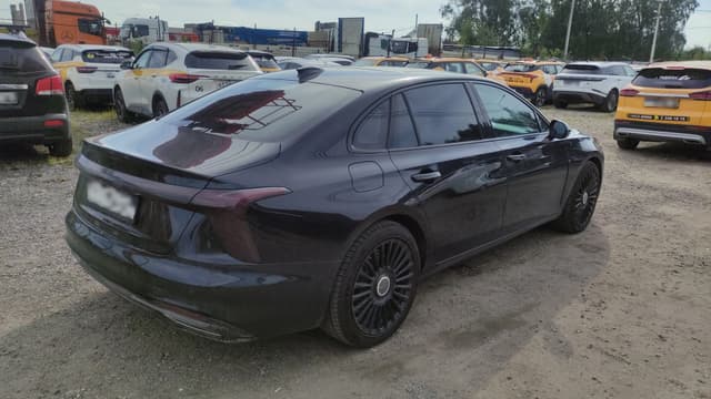 Hongqi H5 - 3