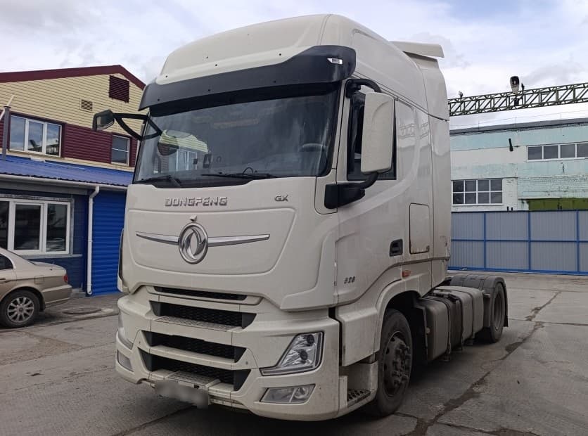 Dongfeng DFH 4x2 Седельный тягач - 1