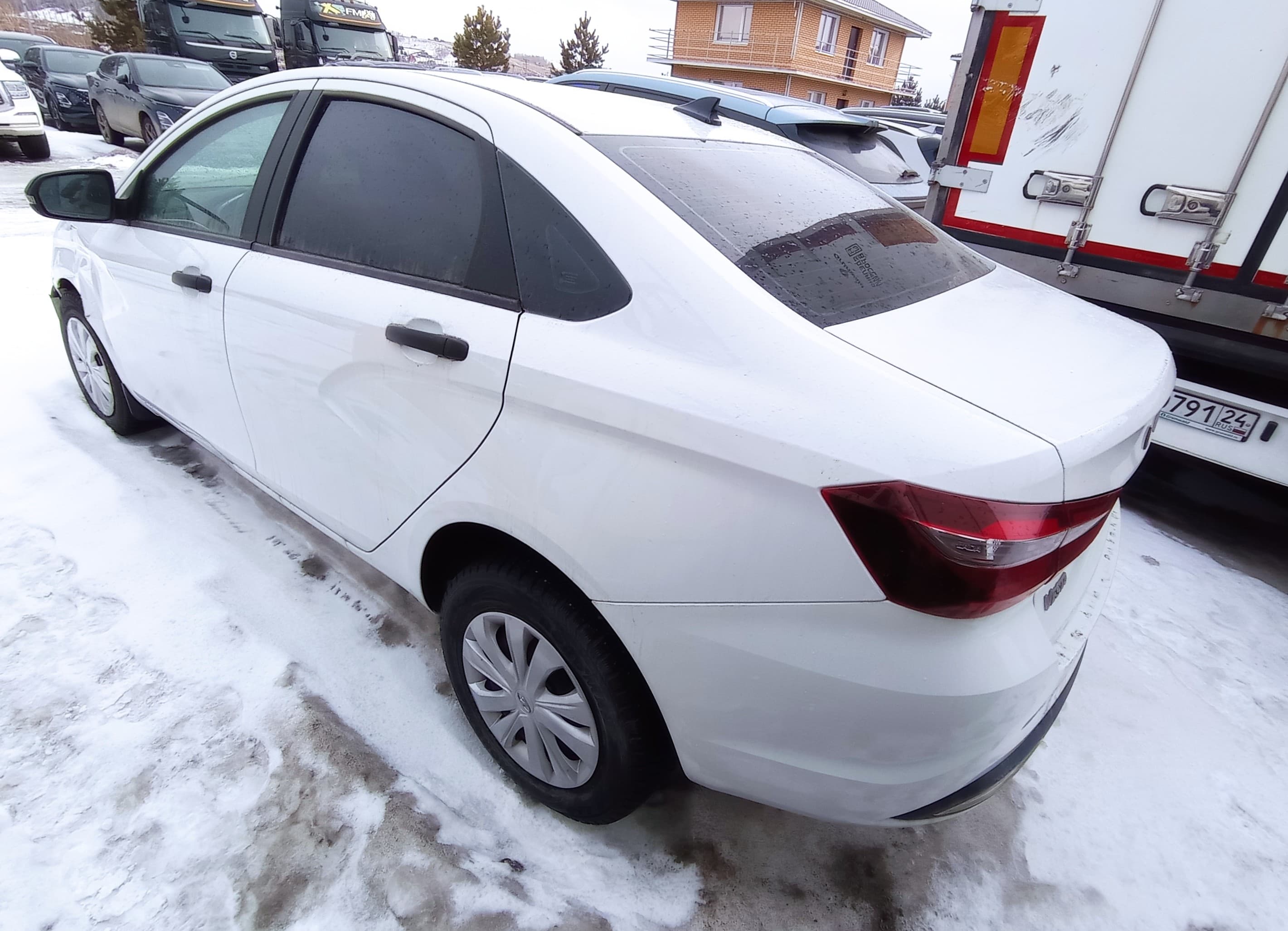 Lada Vesta седан - 4