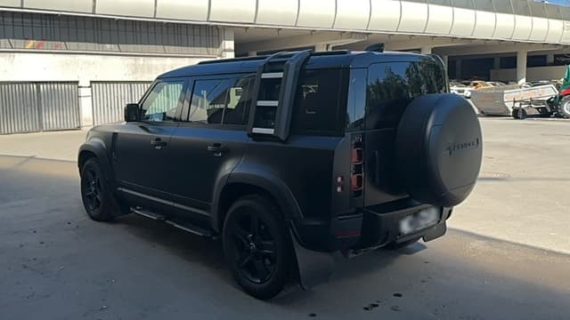 Land Rover Defender 110 - 4