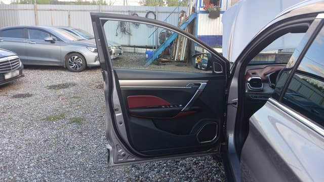 Geely Coolray - 8