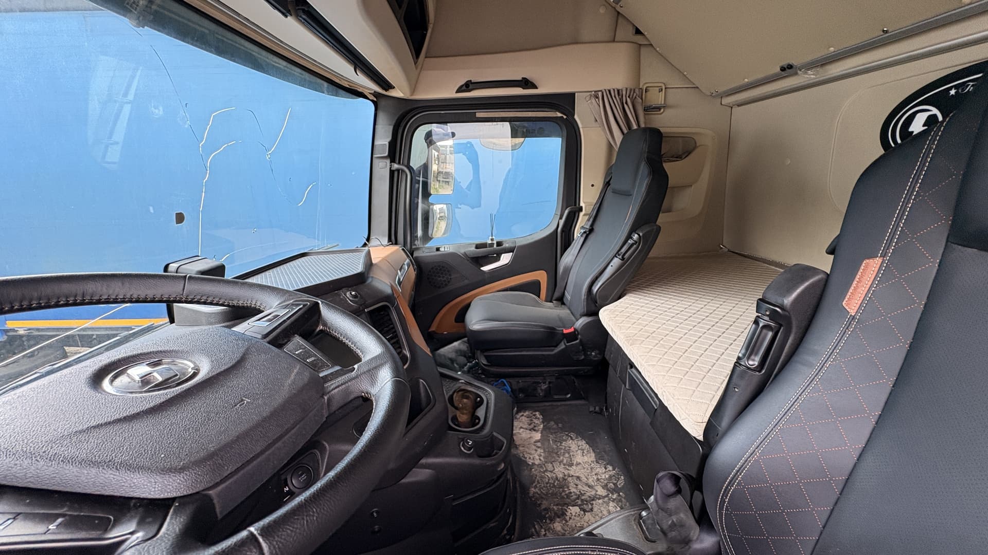 Shacman (Shaanxi) SX* 4x2 Седельный тягач - 3