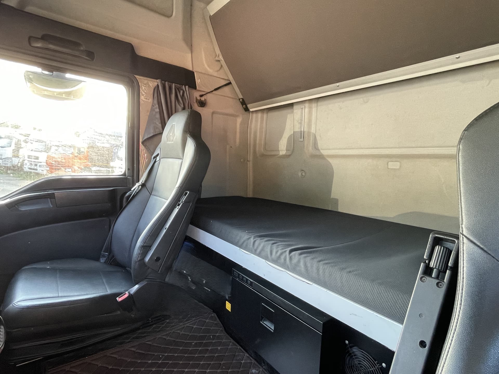Sitrak C7H 4x2 Седельный тягач - 9