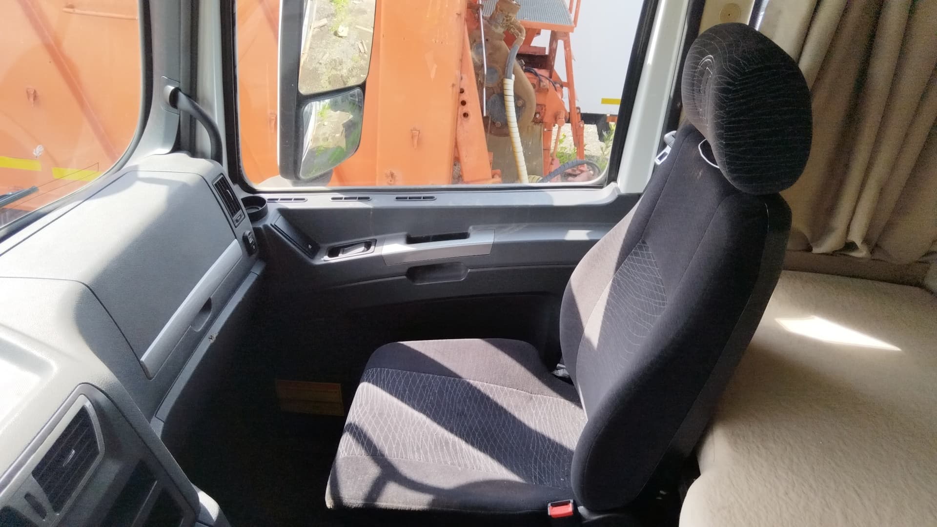 Shacman (Shaanxi) SX* 6x4 Самосвал - 7