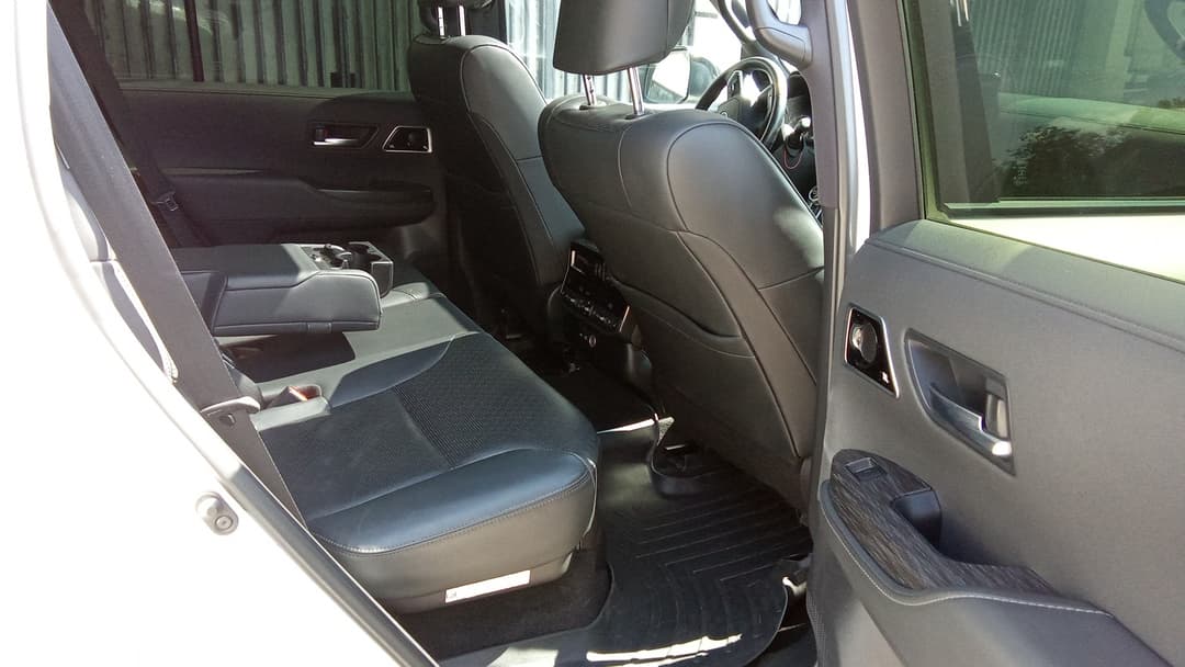 Toyota Land Cruiser 300 - 9