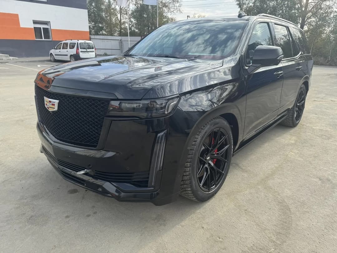 Cadillac Escalade - 1