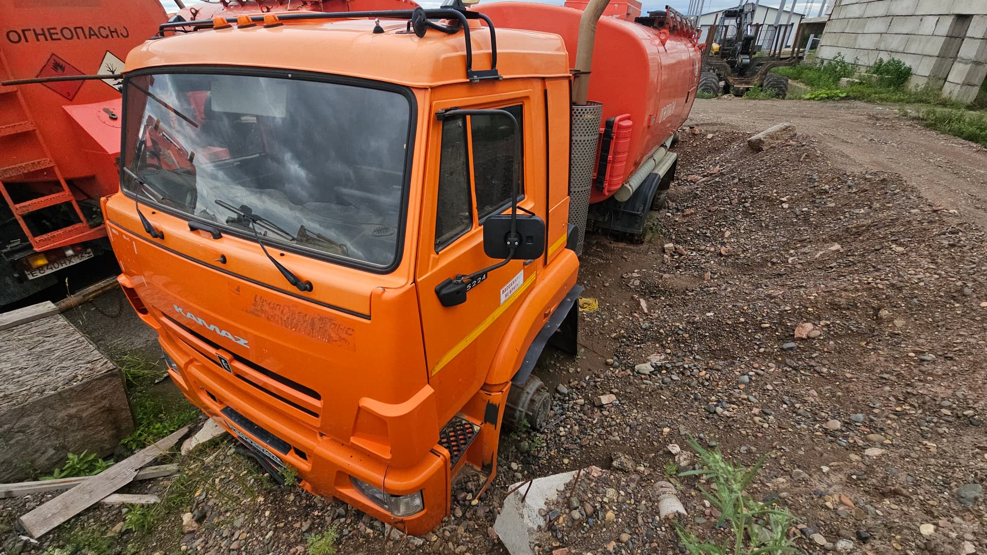 Уралспецтранс 5453* на шасси КамАЗ 6522 6x6 Автоцистерна нефтепромысловая - 3