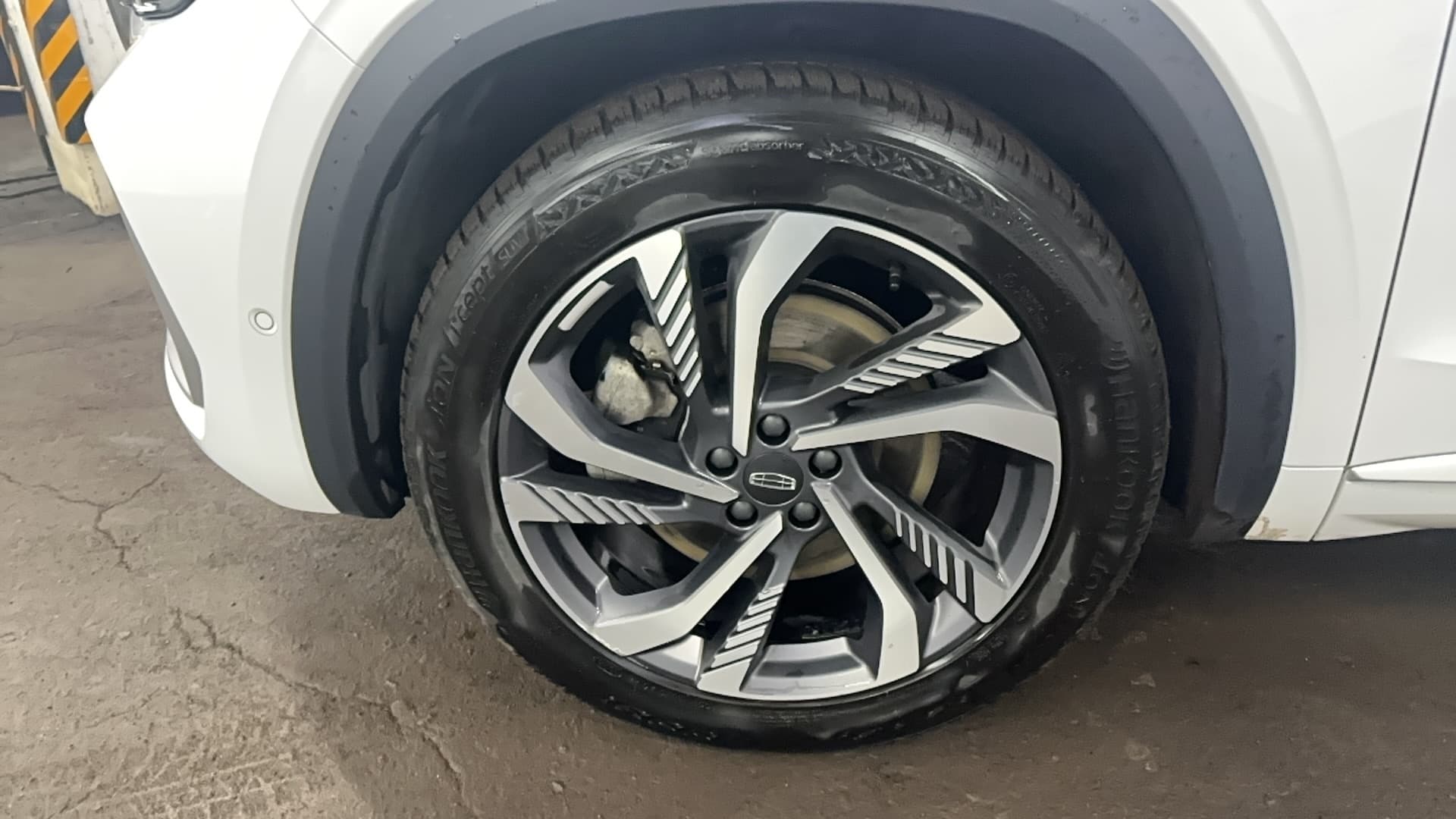 Geely Monjaro - 10