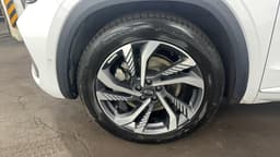 Geely Monjaro - 10