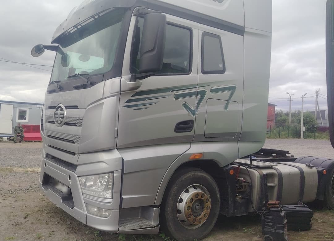 FAW J7 4x2 Седельный тягач - 1