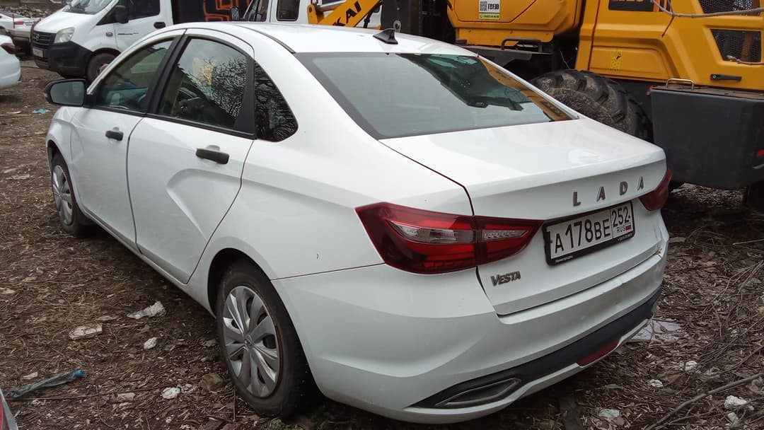 Lada Vesta седан - 4