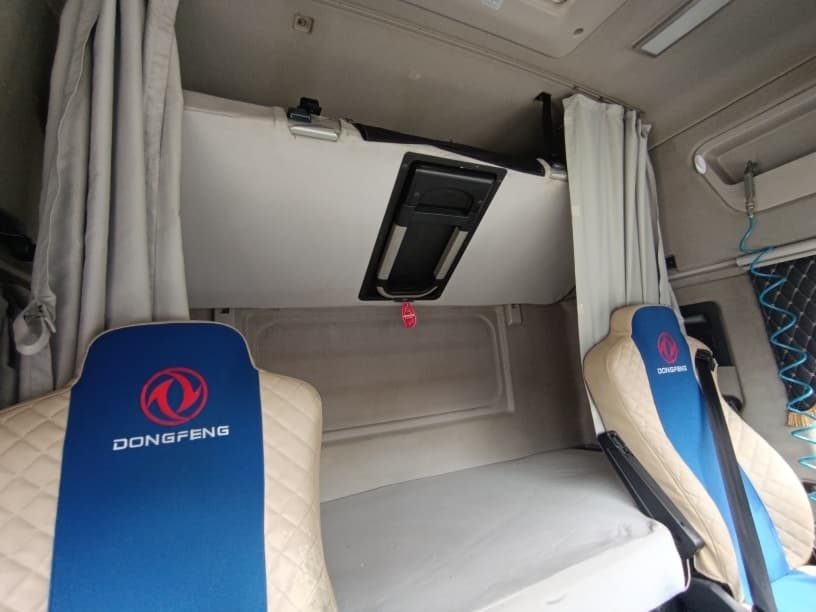 Dongfeng DFH 4x2 Седельный тягач - 9