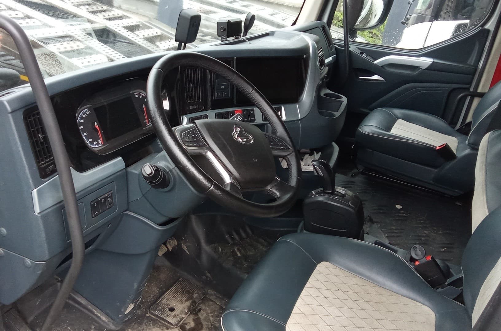 Chenglong LZ4181* 4x2 Седельный тягач - 4