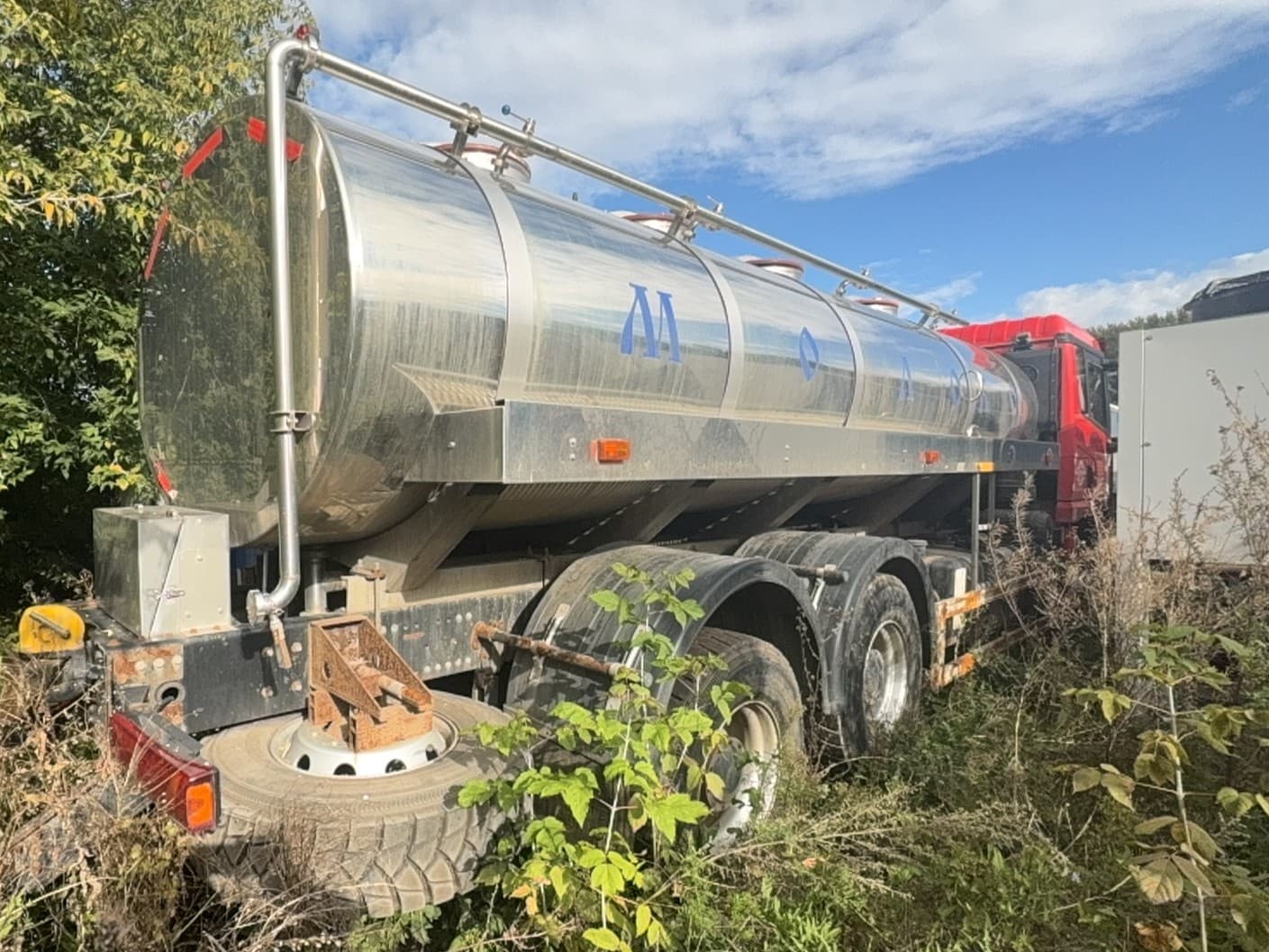 Наби SH* на шасси Shacman SX3258 6x4 Автоцистерна пищевая - 2