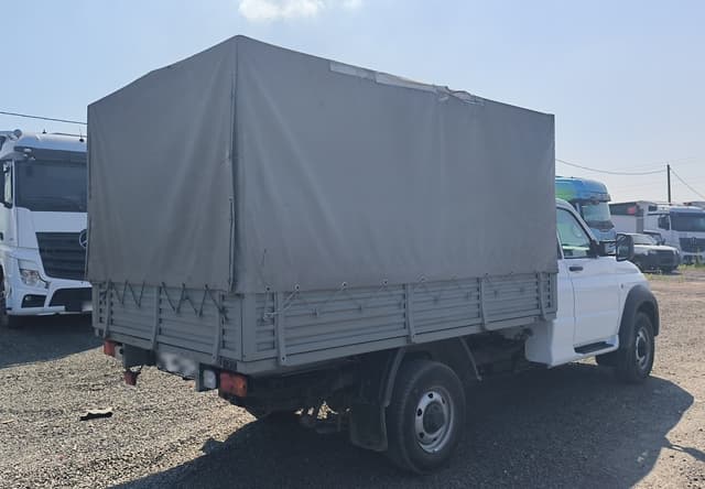 UAZ Profi - 3