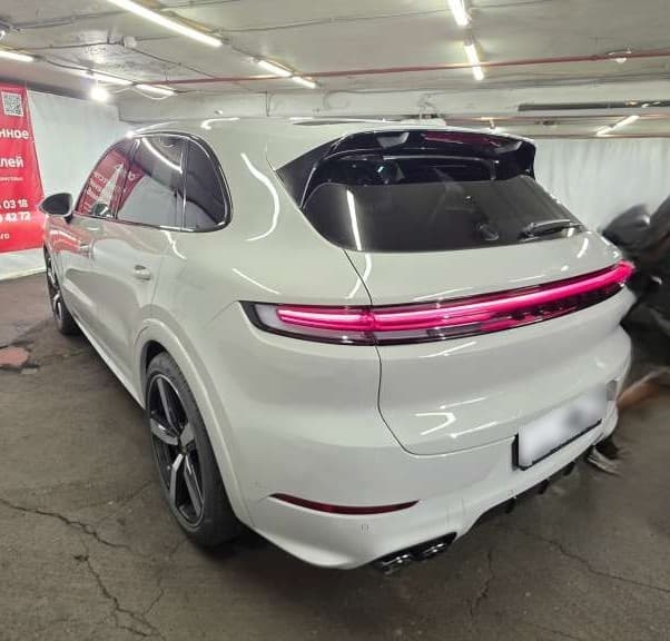 Porsche Cayenne - 4