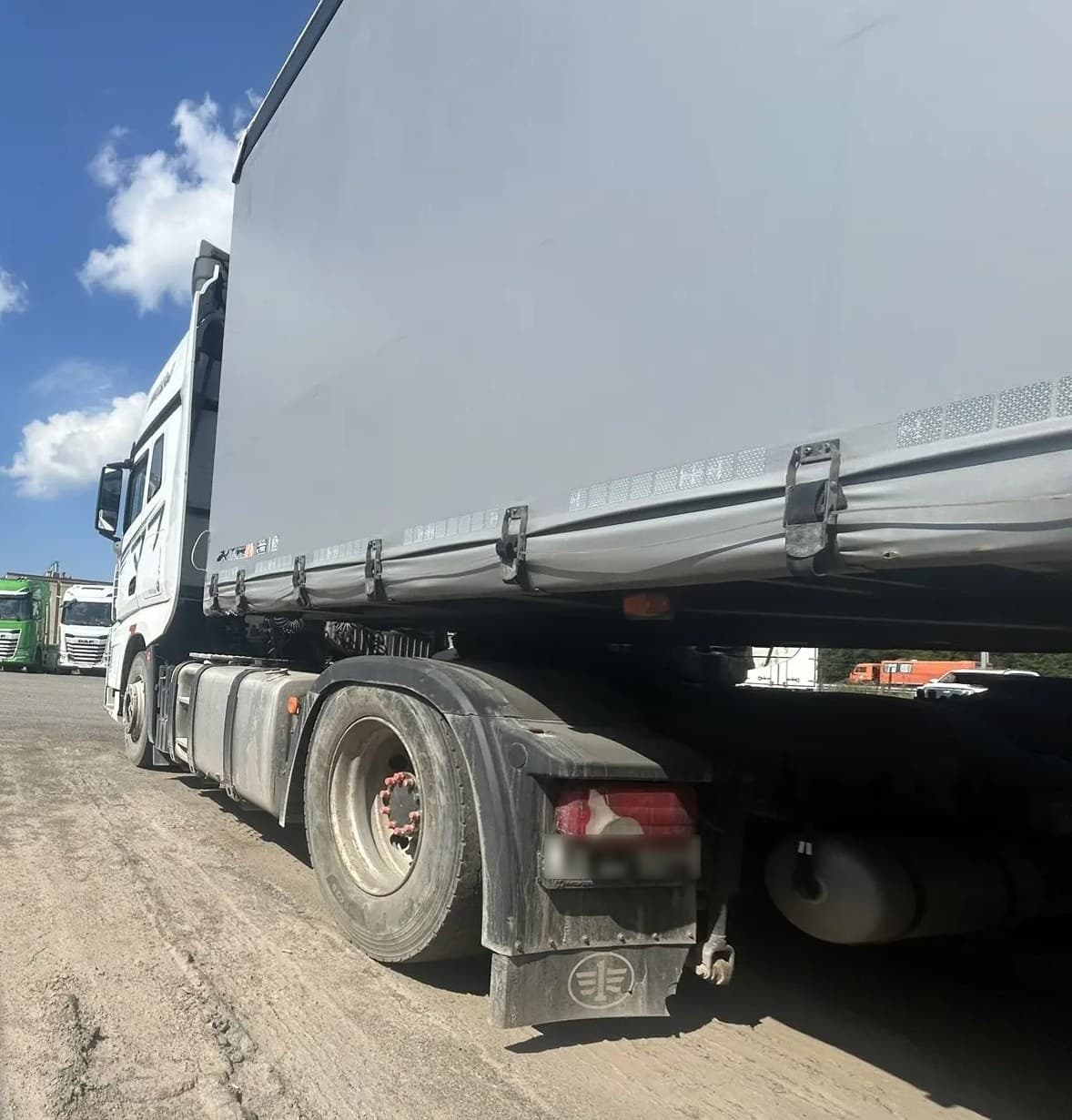 FAW J7 4x2 Седельный тягач - 3