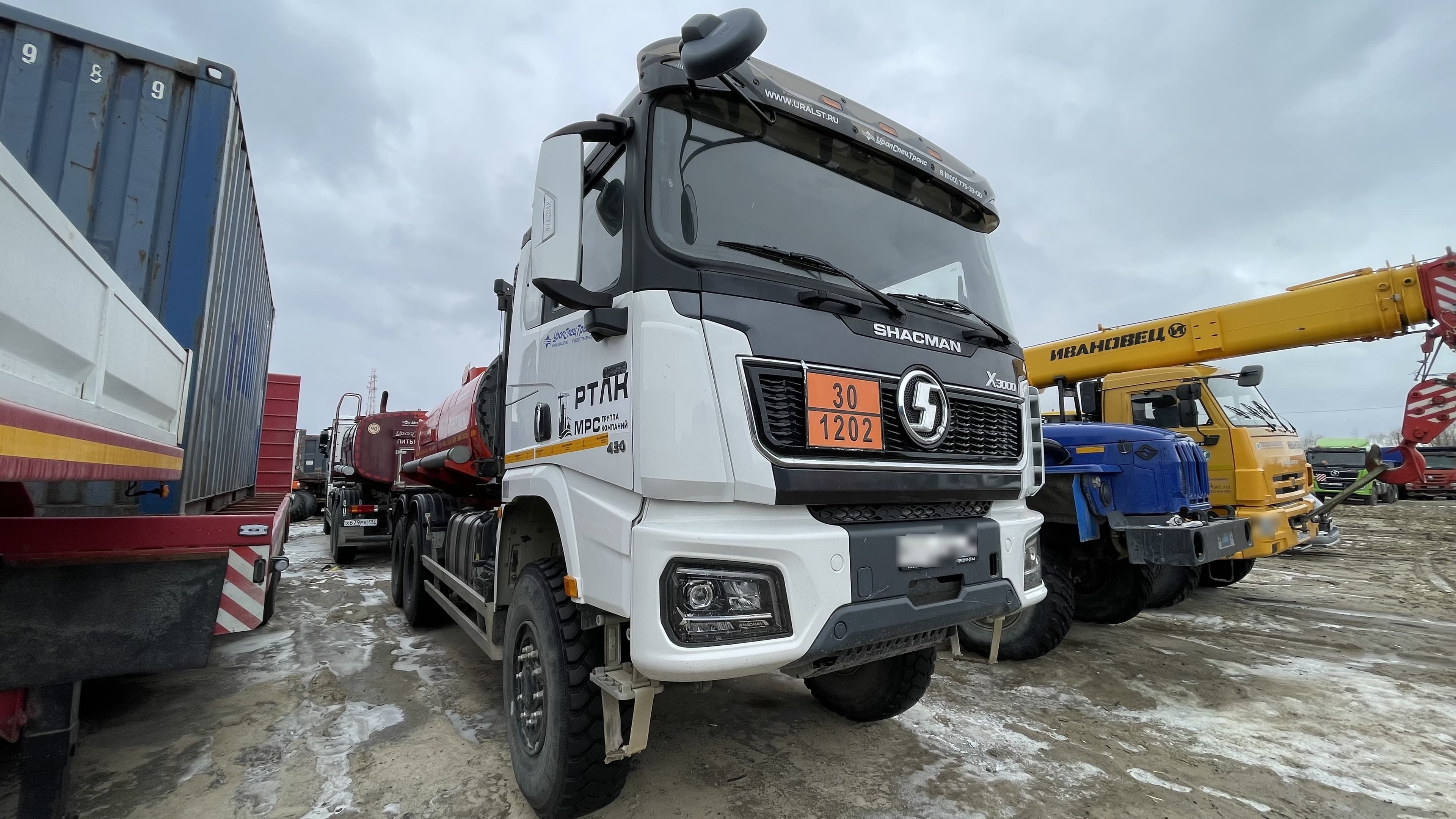 Уралспецтранс 5453* на шасси Shacman SX3258 6x6 Автотопливозаправщик - 2
