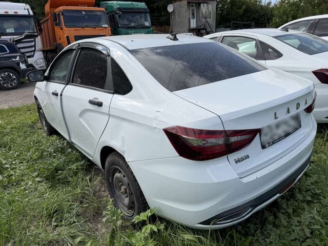 Lada Vesta седан - 4