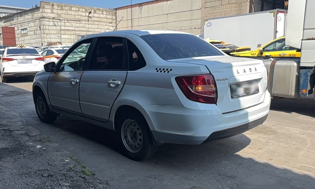 Lada Granta седан - 4