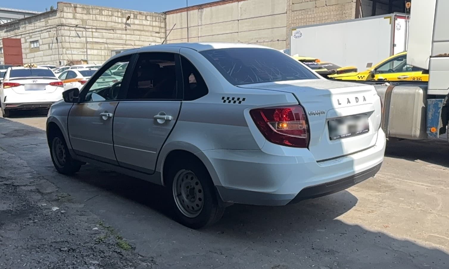 Lada Granta седан - 4