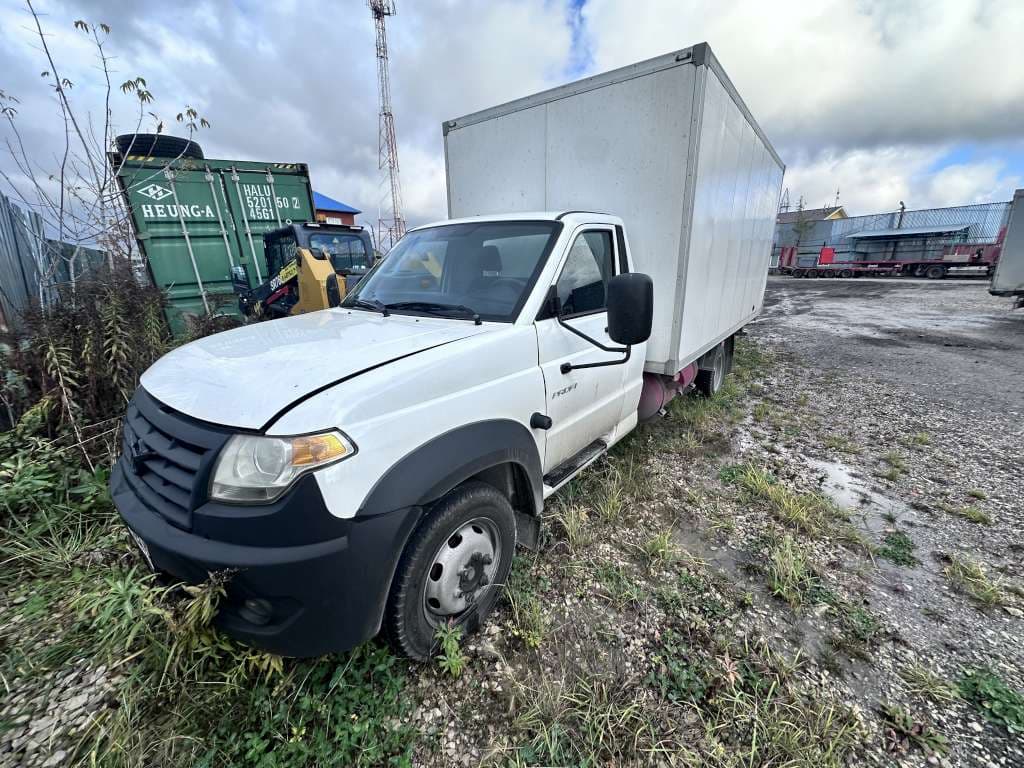 UAZ Profi - 1