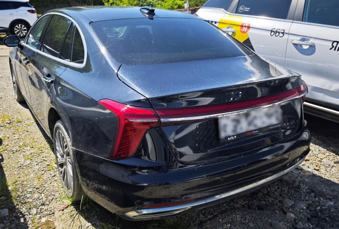 Hongqi H5 - 4