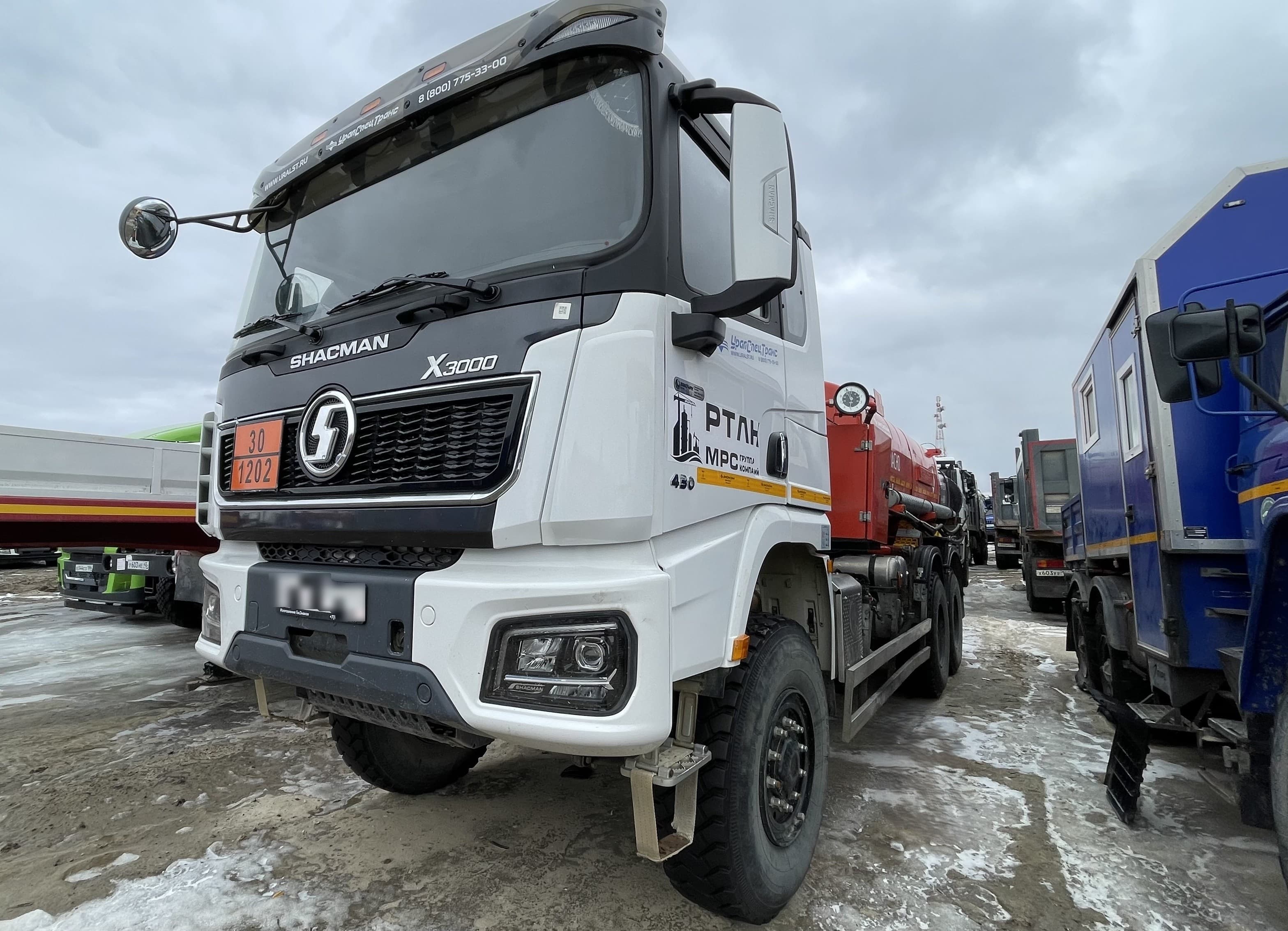 Уралспецтранс 5453* на шасси Shacman SX3258 6x6 Автотопливозаправщик - 1