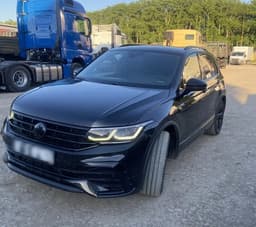 Volkswagen Tiguan - 1