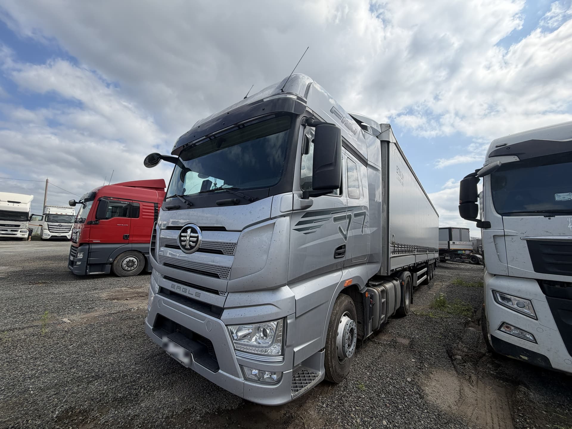 FAW J7 4x2 Седельный тягач - 1