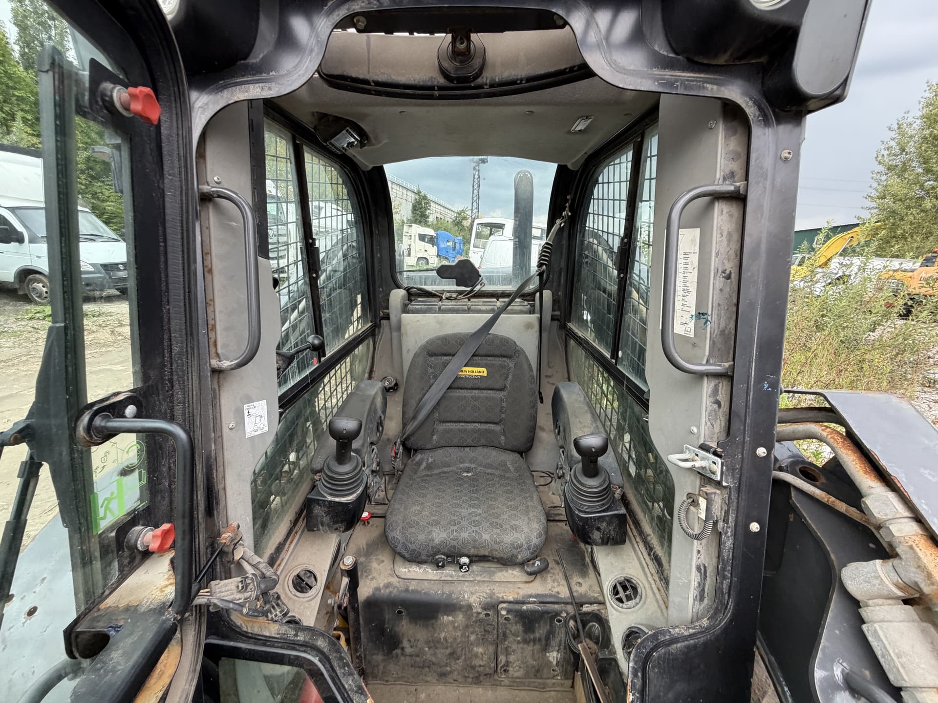 New Holland L330 Мини погрузчик - 5