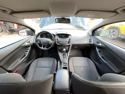 Ford Focus Sedan - 5