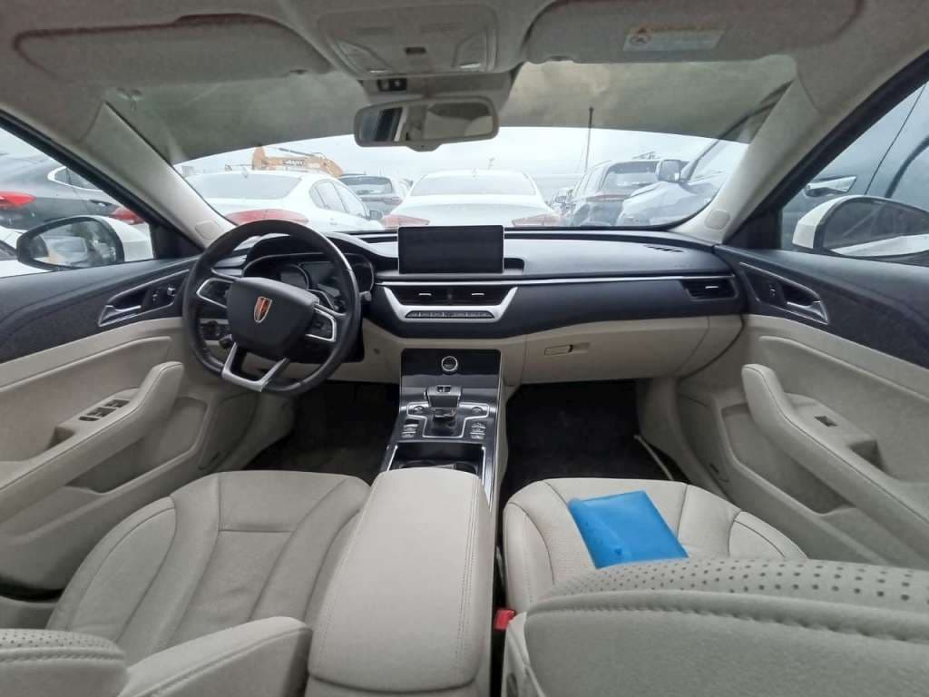 Hongqi H5 - 5